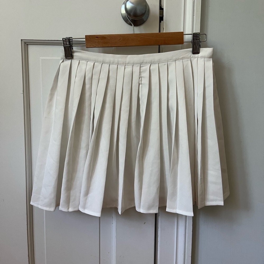 Forever 21 White Mini Pleated Skirt